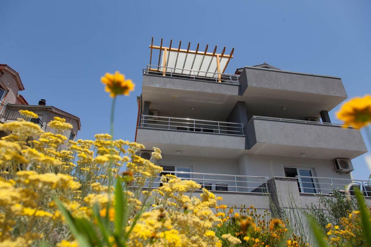 Apartments Timbar Grebastica Exterior photo