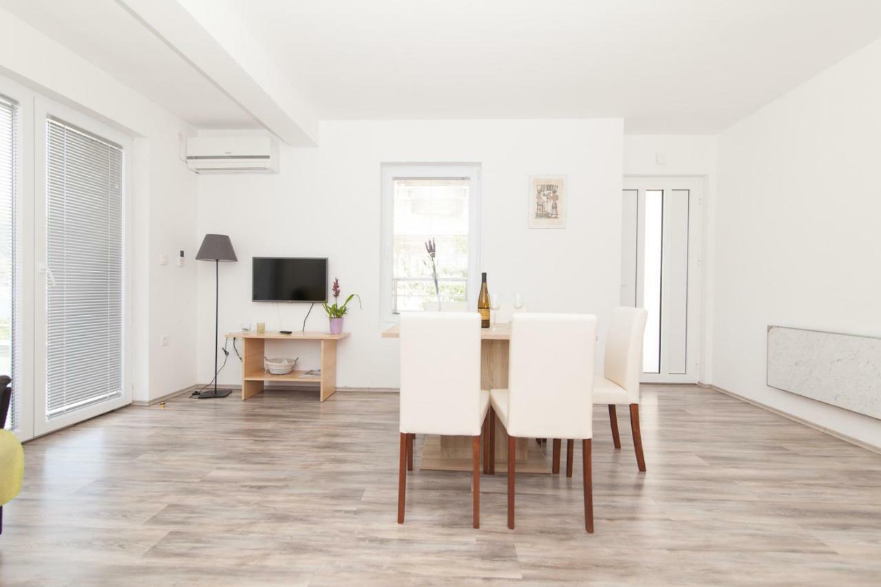 Apartments Timbar Grebastica Exterior photo